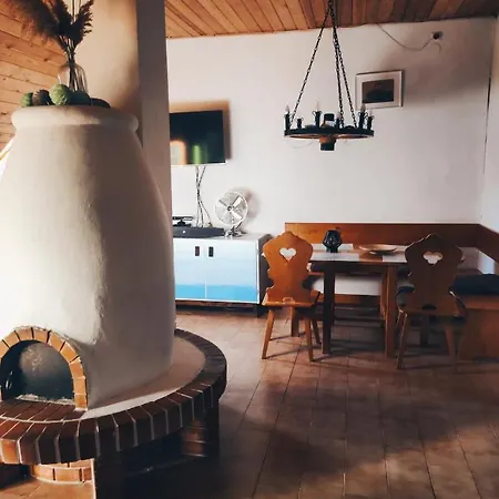 Zmrd, Buzavirag Holiday home Zamardi