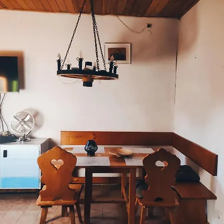 Holiday home Zmrd, Buzavirag Zamardi